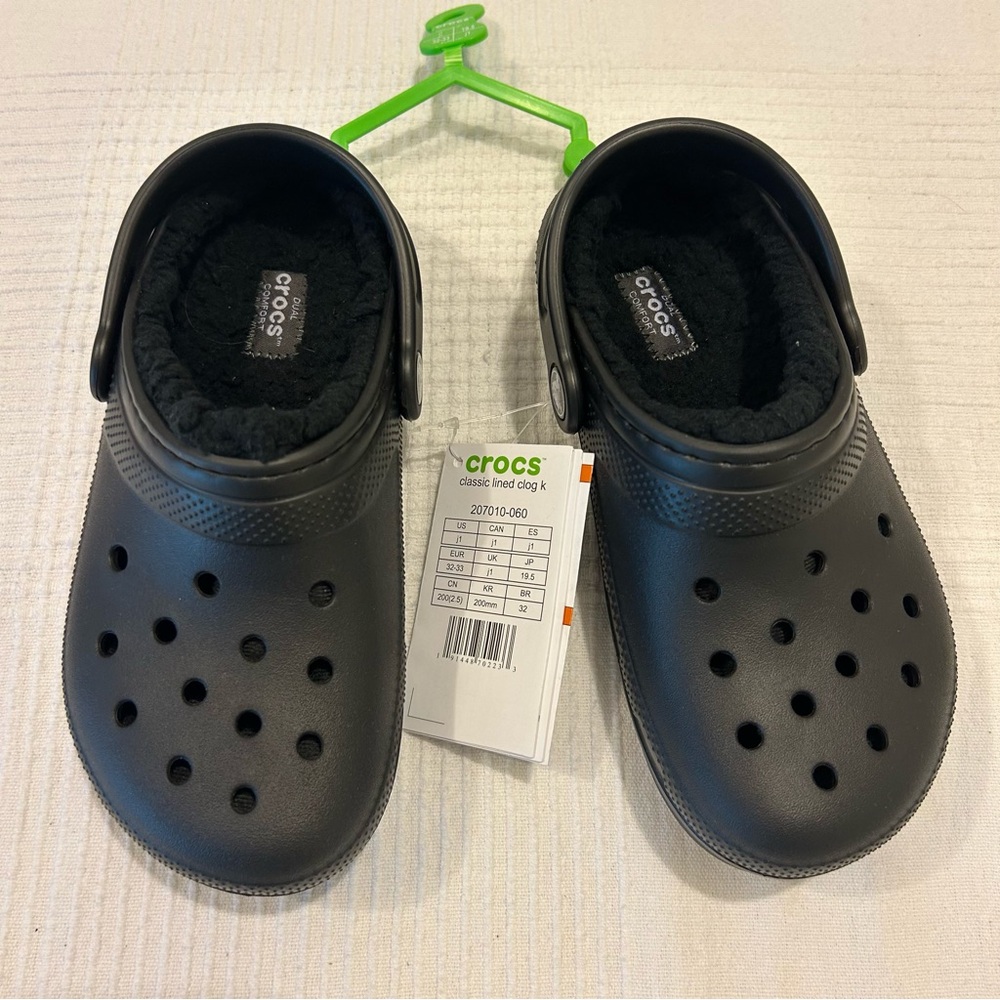 CROCS Kids Black Classic Lined Clogs Slip Ons Shoes J1 1 NEW NWT Unisex Sandals